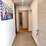 شقة Roso